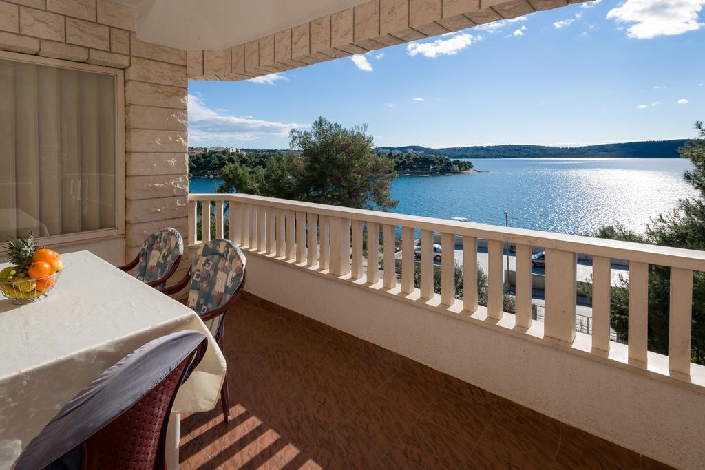 Apartments Villa Luxor Трогир Екстериор снимка