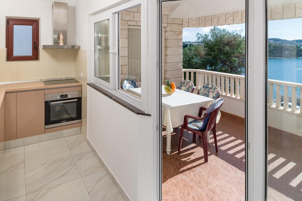 Apartments Villa Luxor Трогир Екстериор снимка