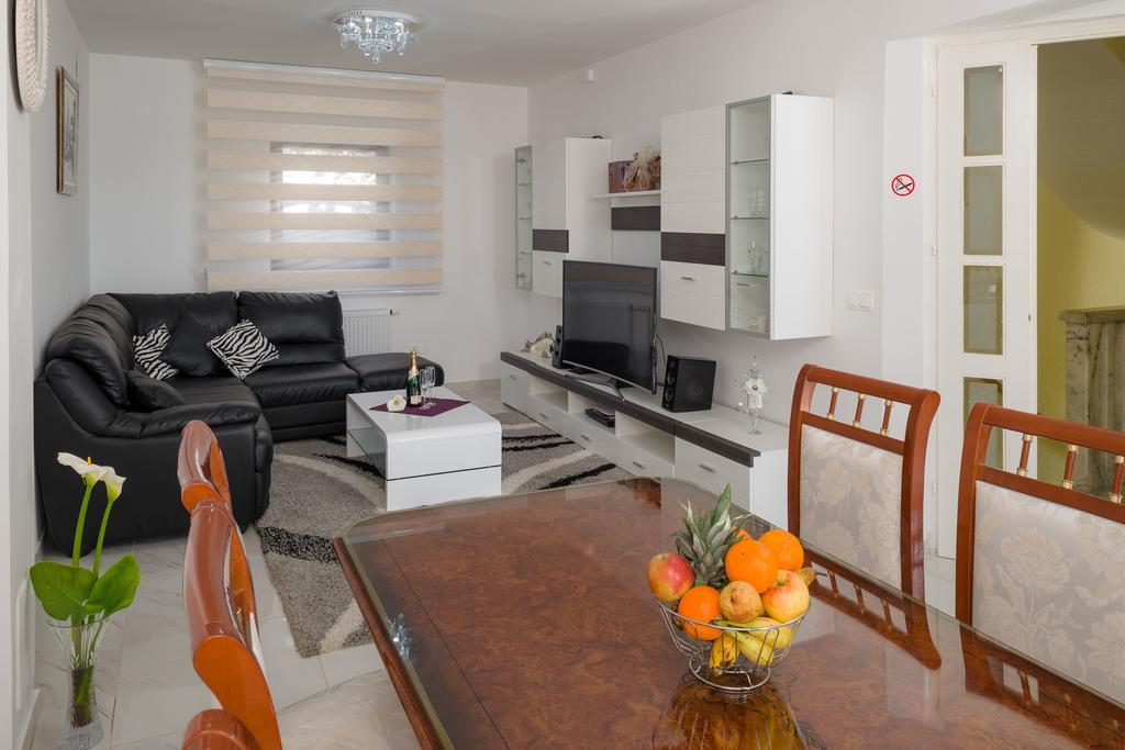 Apartments Villa Luxor Трогир Екстериор снимка