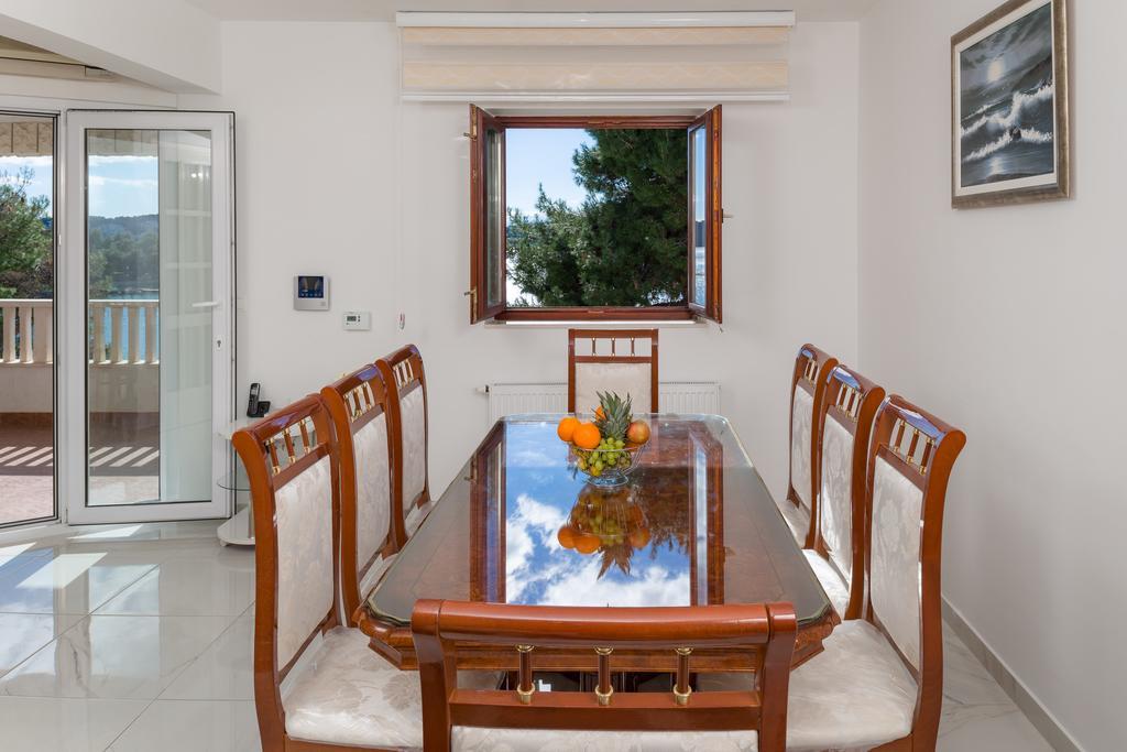 Apartments Villa Luxor Трогир Екстериор снимка