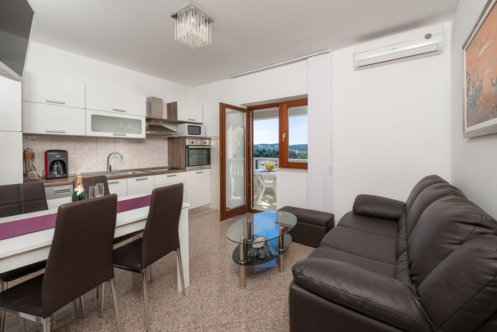 Apartments Villa Luxor Трогир Екстериор снимка
