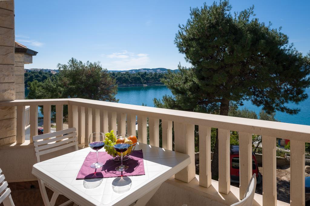 Apartments Villa Luxor Трогир Екстериор снимка