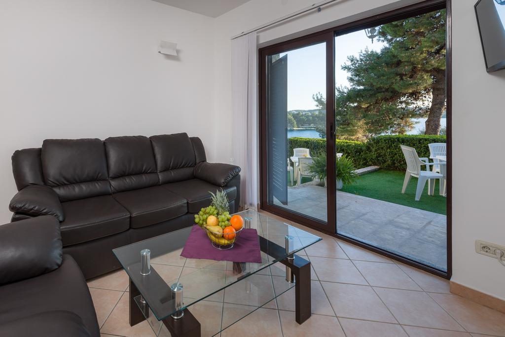 Apartments Villa Luxor Трогир Екстериор снимка