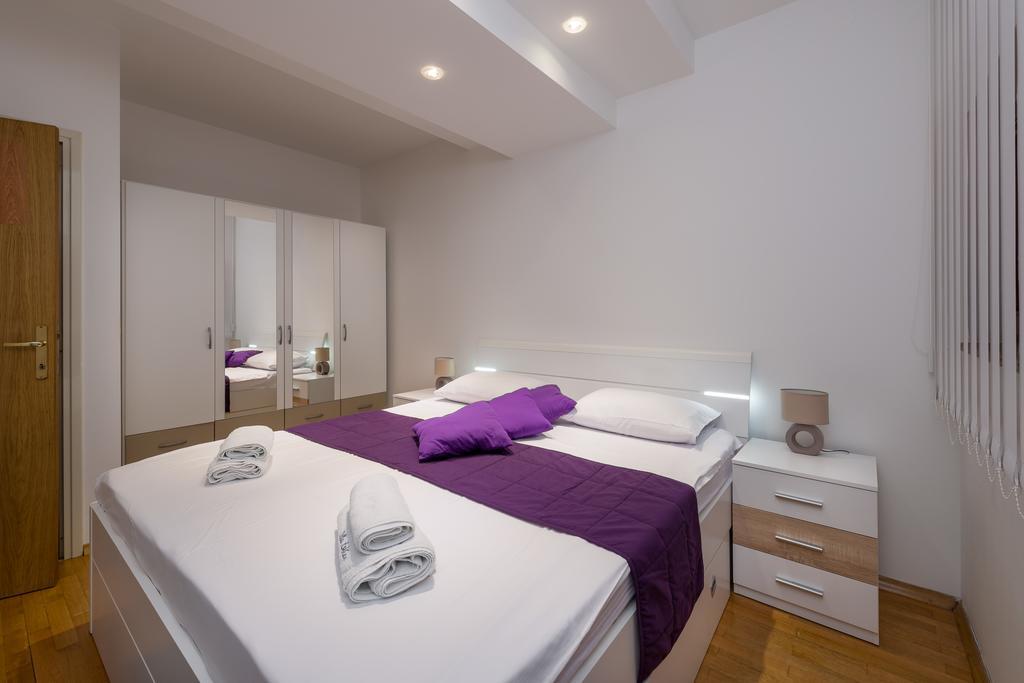 Apartments Villa Luxor Трогир Екстериор снимка