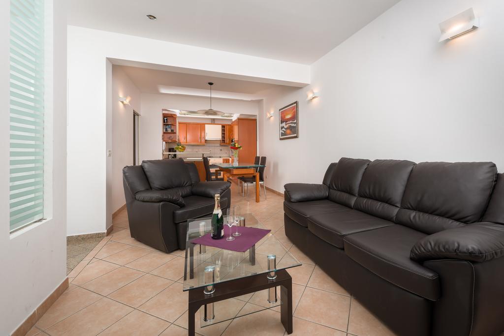 Apartments Villa Luxor Трогир Екстериор снимка