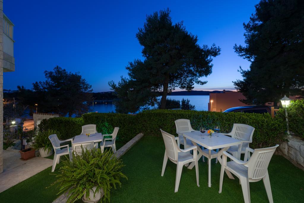 Apartments Villa Luxor Трогир Екстериор снимка