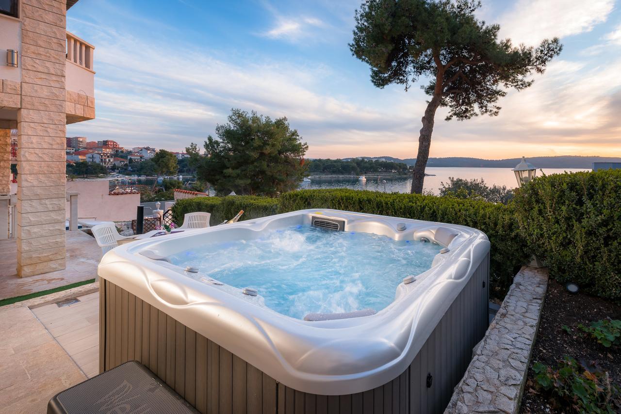 Apartments Villa Luxor Трогир Екстериор снимка